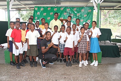 Gordon tells young athletes to have fun