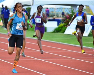 SPRINT DOUBLE - Ahye golden in women’s 200