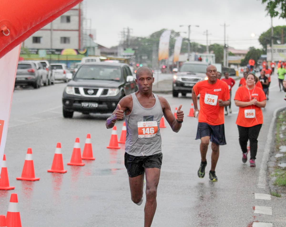 Cox wins third straight Eastern Credit Union 15k