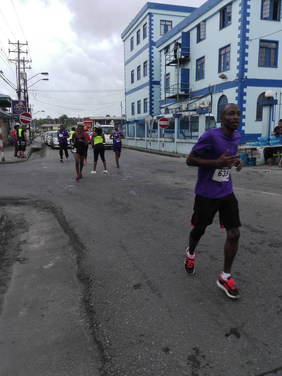 Phillip stuns Johnson in Sweaters 10K