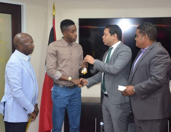 Jehue gets his house keys to Maracas Valley residence handed over