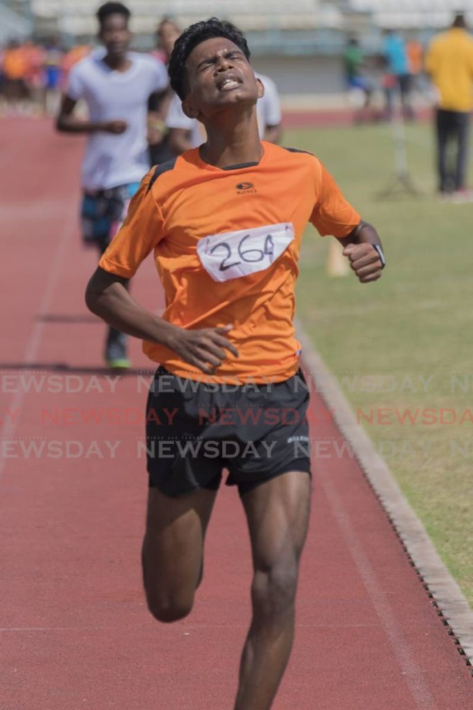 El Do West dominate sprint relays