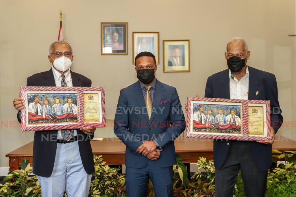 Meets & Features : Minister of Foreign and Caricom Affairs Amery Browne (C) with Wendell Mottley (L) and Edwin Skinner honour 1964 TT Olympic 4x400m relay team