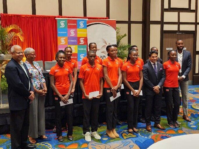 Meets & Features : Scotiabank-NAAATT Deon Lendore Bursaries, Hilton Trinidad & Conference Centre. NAAATT president George Comissiong (L), mother of late Deon Lendore, Chrispina Edmund, (2ndL), Scotiabank Foundation director Peter Ghany, (3rdR) and former 400mH world cham Jehue Gordon (R)